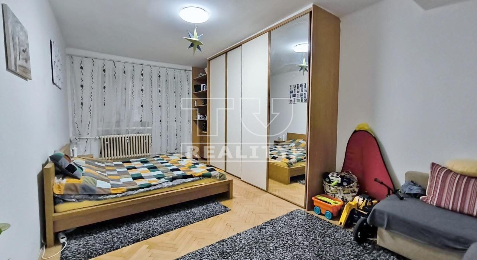 Praktický, čiastočne zrekonštruovaný 2 izbový byt s balkónom v centre mesta, PEZINOK, 56,70 m2