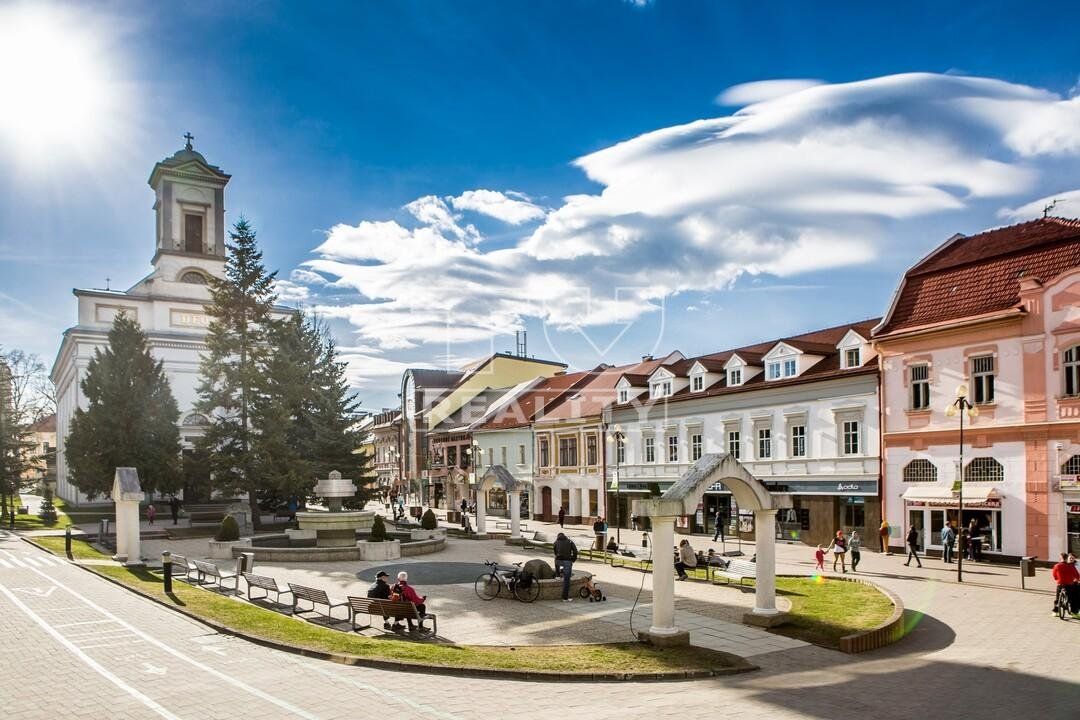 Prenájom obchodných priestorov. Námestie svätého Egídia, Poprad