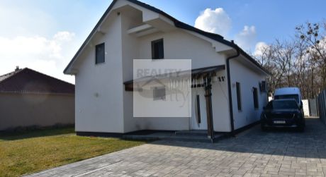 5 - izbový inteligentný rodinný dom  150m2, pozemok 650 m2 - Rajka