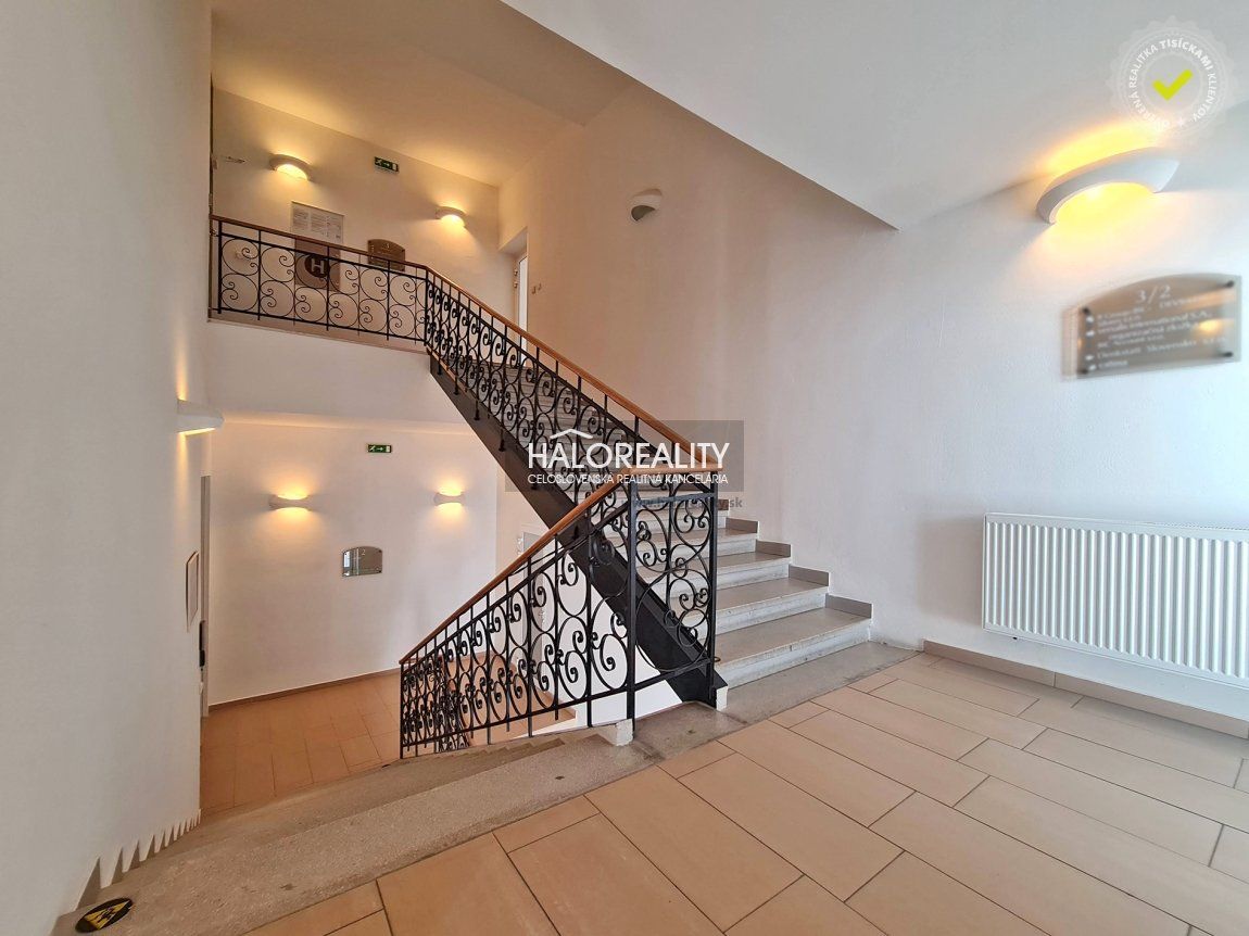 HALO reality - Prenájom, kancelársky priestor Bratislava Staré Mesto, 4 kancelárie 90,73 m2