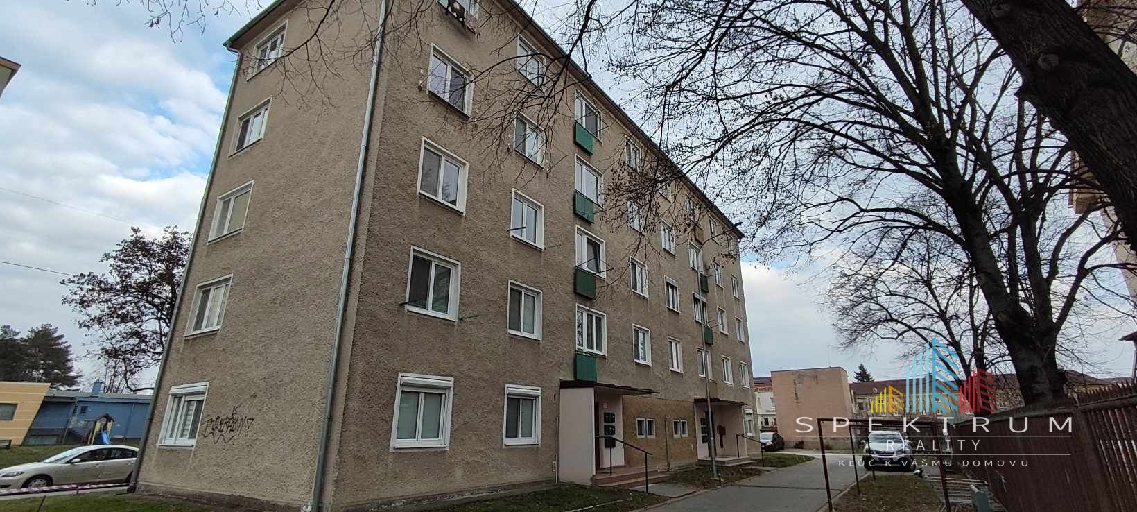 SPEKTRUM REALITY- Na PREDAJ 2 -izbový byt, 51 m2, okres Prievidza, Staré Sídlisko, ul. Š. Králika