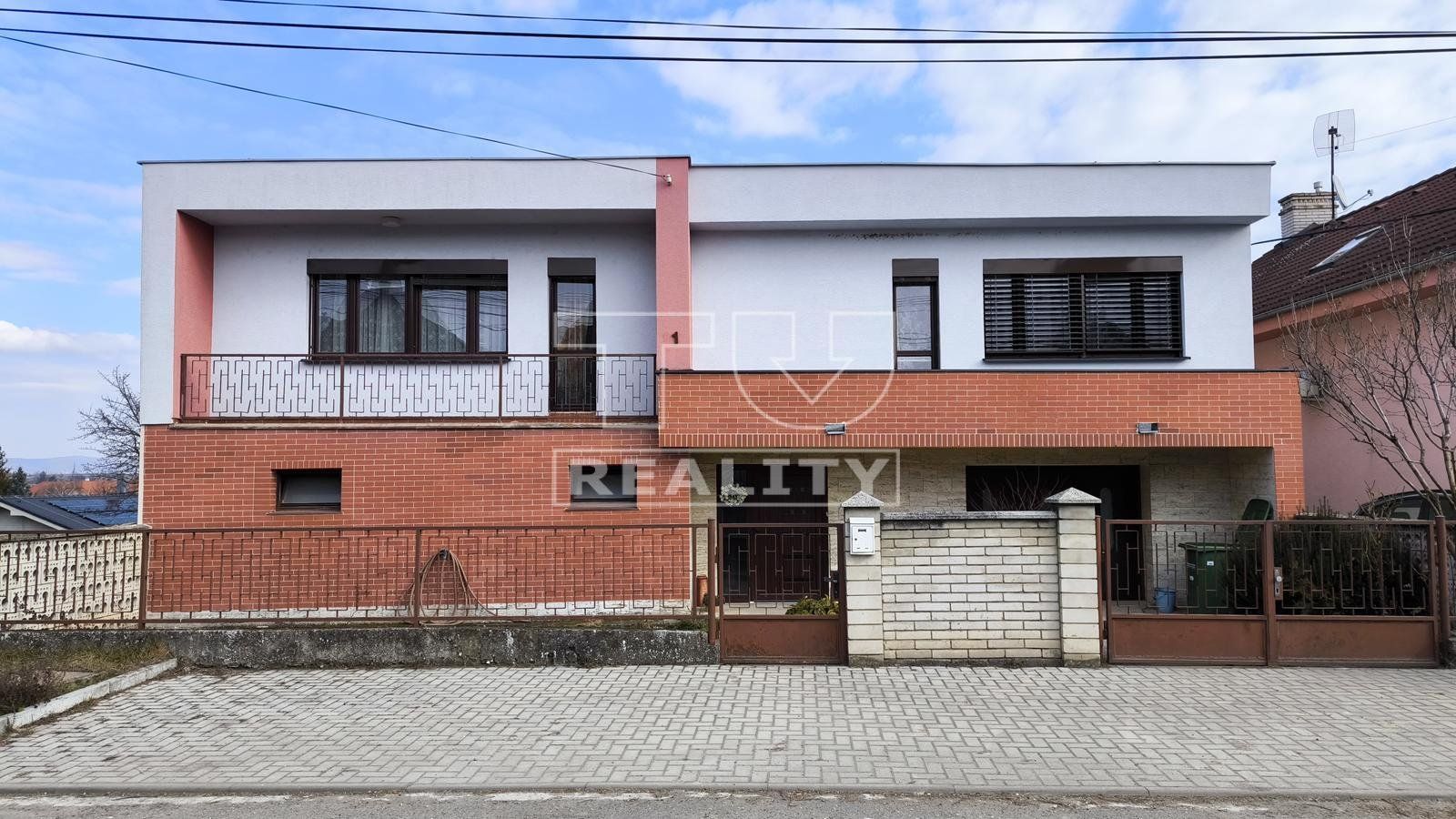 Zaujímavý rodinný DOM s veľkým pozemkom v tichej lokalite – ideálne na vaše nové bývanie, ŠENKVICE, 910 m2
