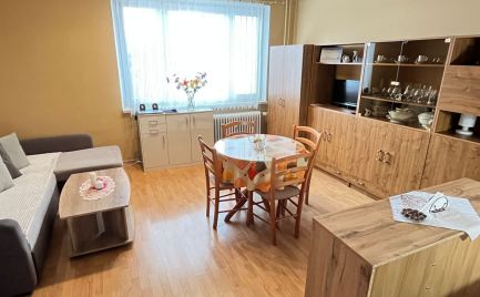 Slnečná Garsónka 34 m2 na ul. J. Hollého v Trenčíne - Kvetná