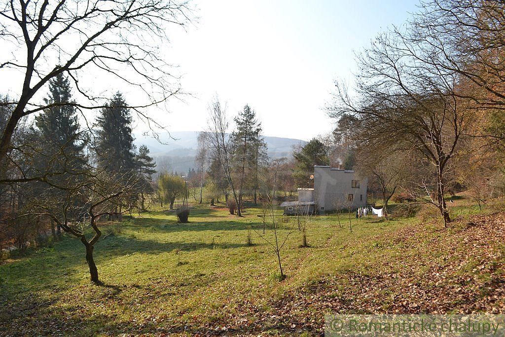 Poschodový dom na samote pod lesom 1,3ha- Marhaň