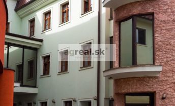 Administratívne priestory o výmere 102 m² v historickej budove po rekonštrukcii na Panenskej ulici