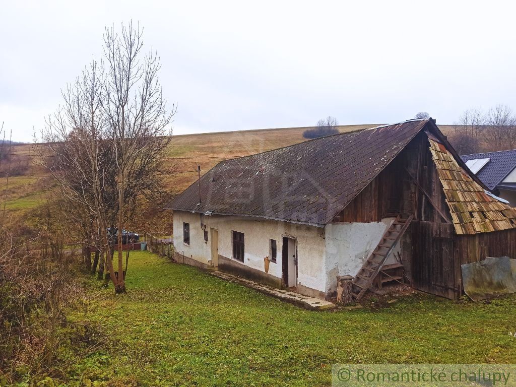 Domček/ chalupa s veľkým (1 ha) pozemkom neďaleko mesta Snina