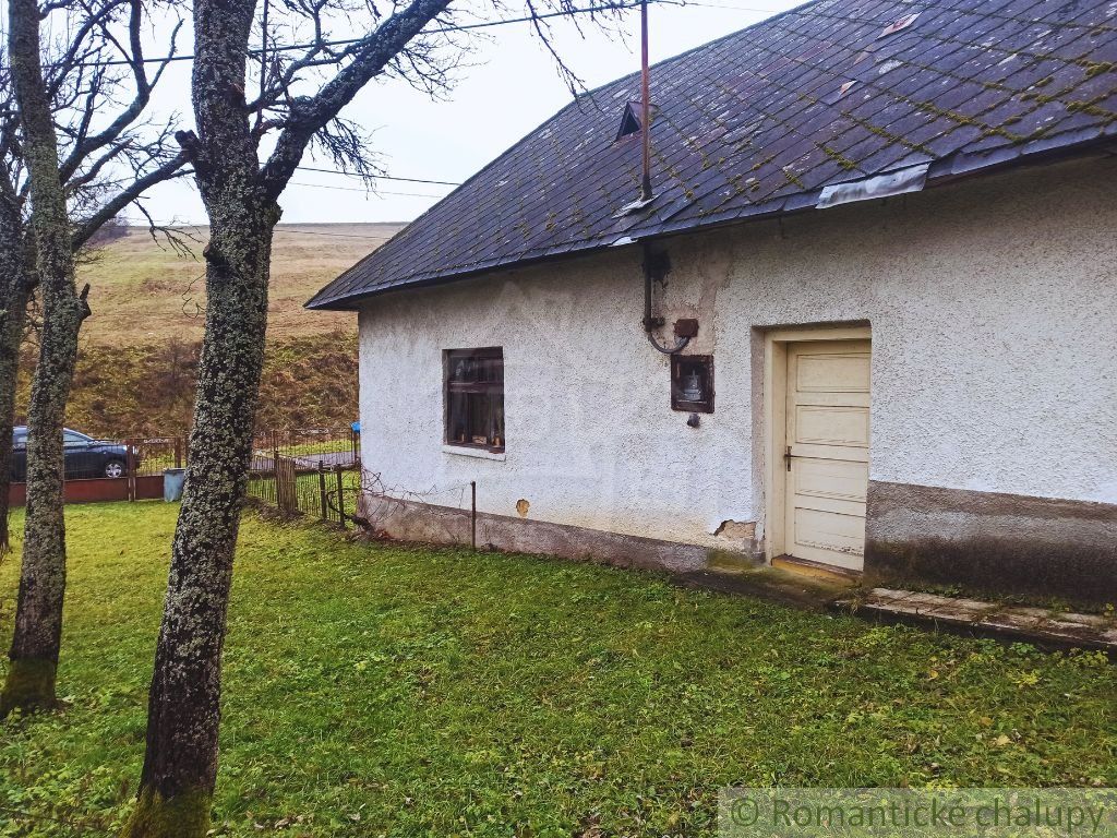 Domček/ chalupa s veľkým (1 ha) pozemkom neďaleko mesta Snina