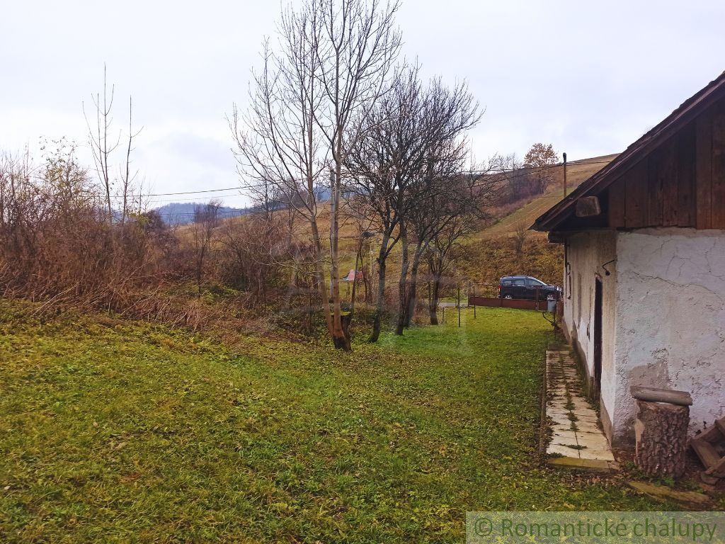 Domček/ chalupa s veľkým (1 ha) pozemkom neďaleko mesta Snina