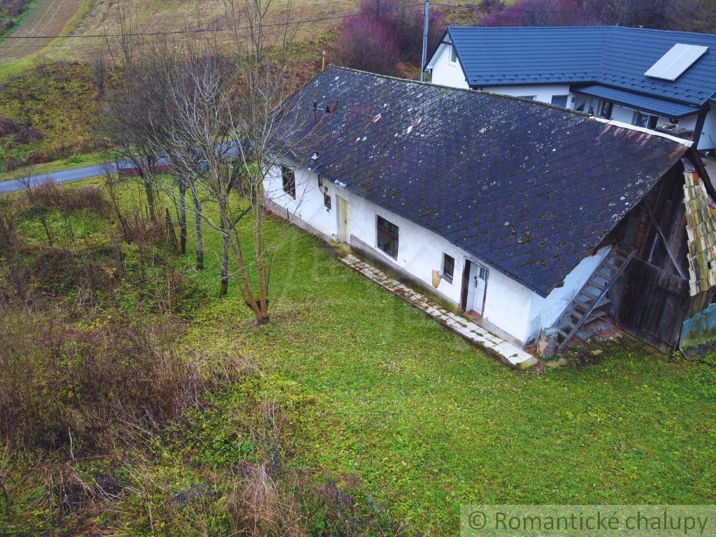 Domček/ chalupa s veľkým (1 ha) pozemkom neďaleko mesta Snina