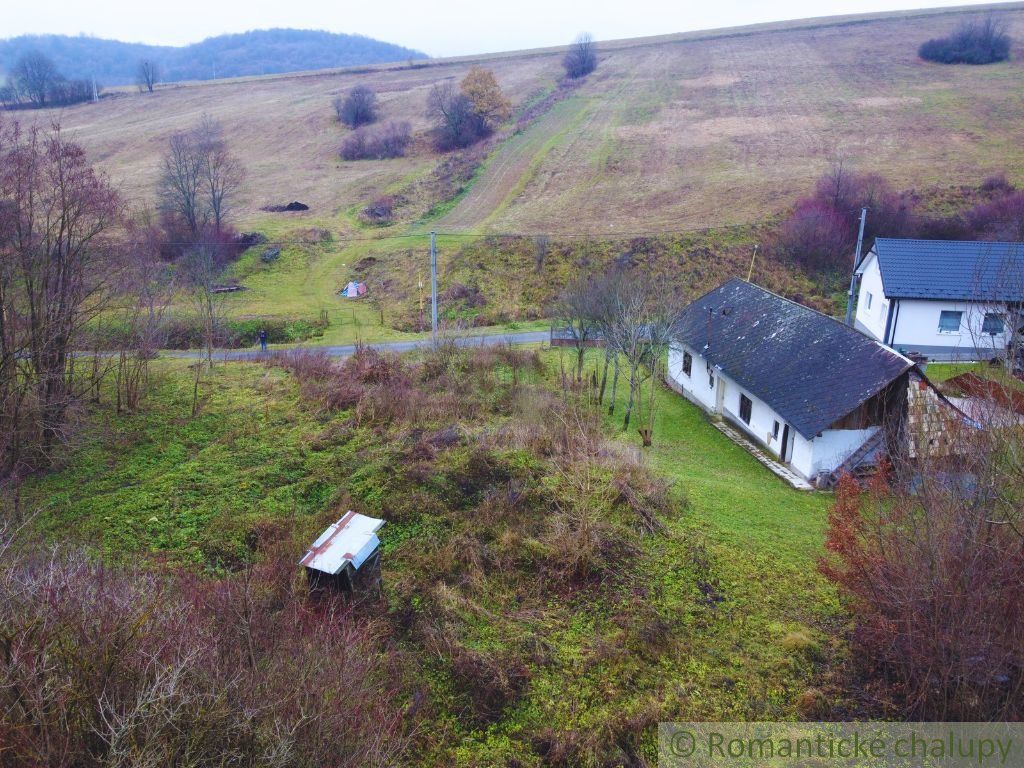 Domček/ chalupa s veľkým (1 ha) pozemkom neďaleko mesta Snina