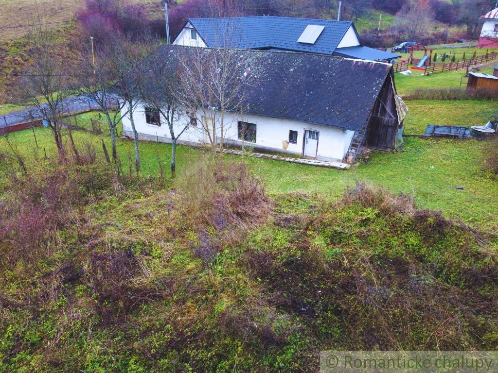 Domček/ chalupa s veľkým (1 ha) pozemkom neďaleko mesta Snina