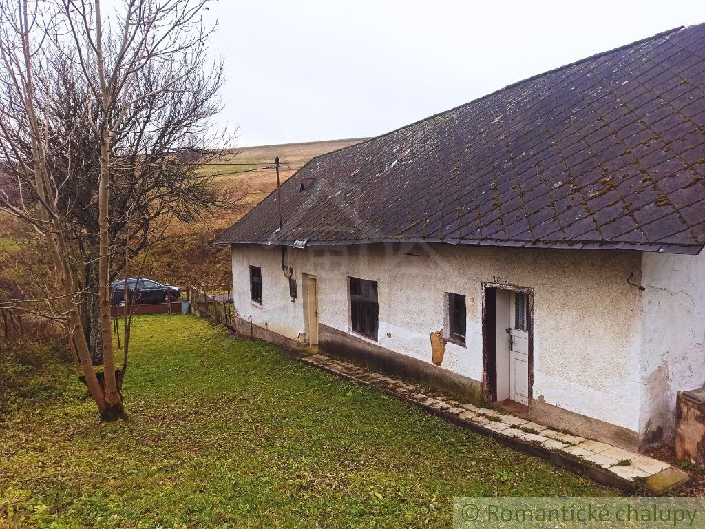 Domček/ chalupa s veľkým (1 ha) pozemkom neďaleko mesta Snina