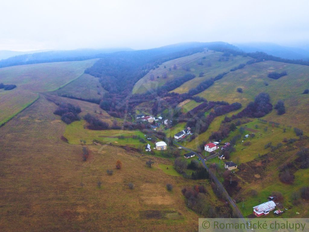 Domček/ chalupa s veľkým (1 ha) pozemkom neďaleko mesta Snina