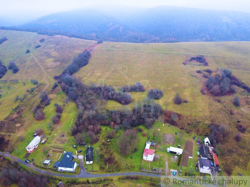 Domček/ chalupa s veľkým (1 ha) pozemkom neďaleko mesta Snina