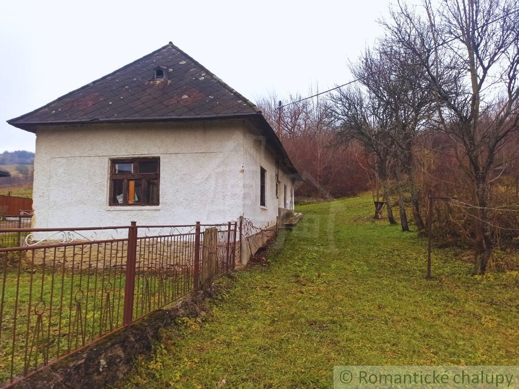 Domček/ chalupa s veľkým (1 ha) pozemkom neďaleko mesta Snina