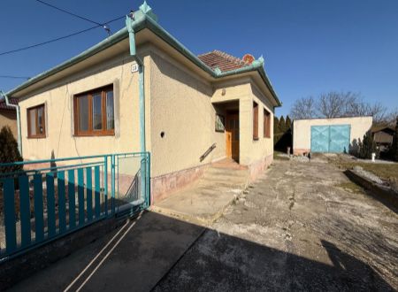 Exkluzívne iba u nás v APEX reality rodinný dom v Horných Otrokovciach, garáž, pozemok 960 m2