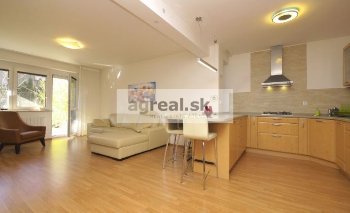 2-izbový byt 63 m² s vlastnou záhradou, komorný dom pri lese - Lamač