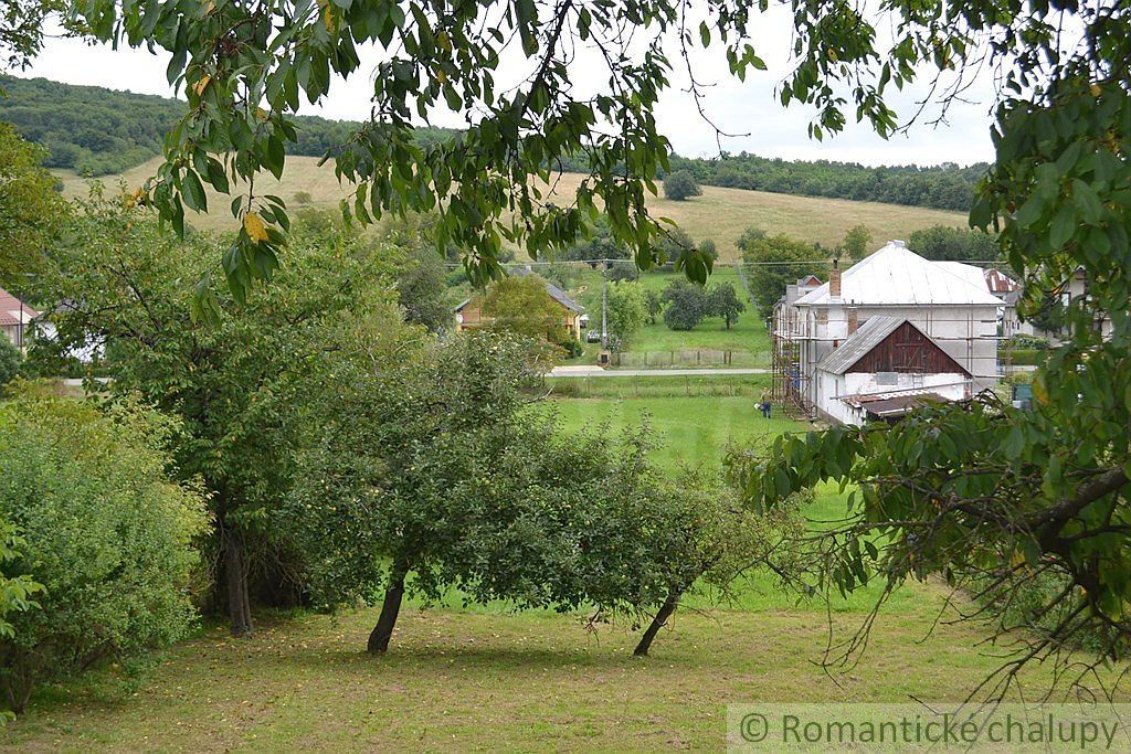 Rodinný dom s 28á pozemkom pri Domaši - Ďapalovce