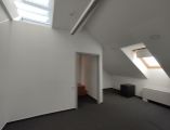 Kancelársky celok v reprezentatívnom historickom objekte v centre, 125 m2