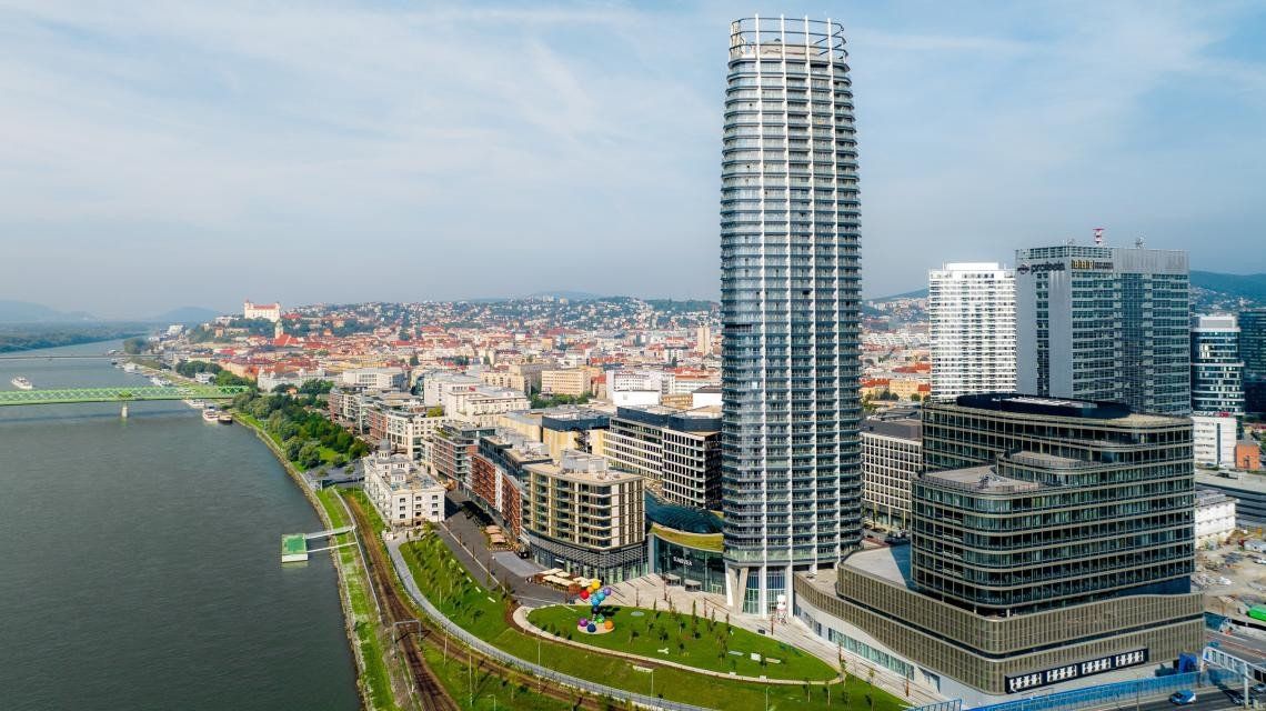 3 izbový byt v Eurovea Tower s 2x parkingom  na 24. poschodí  - VIDEO