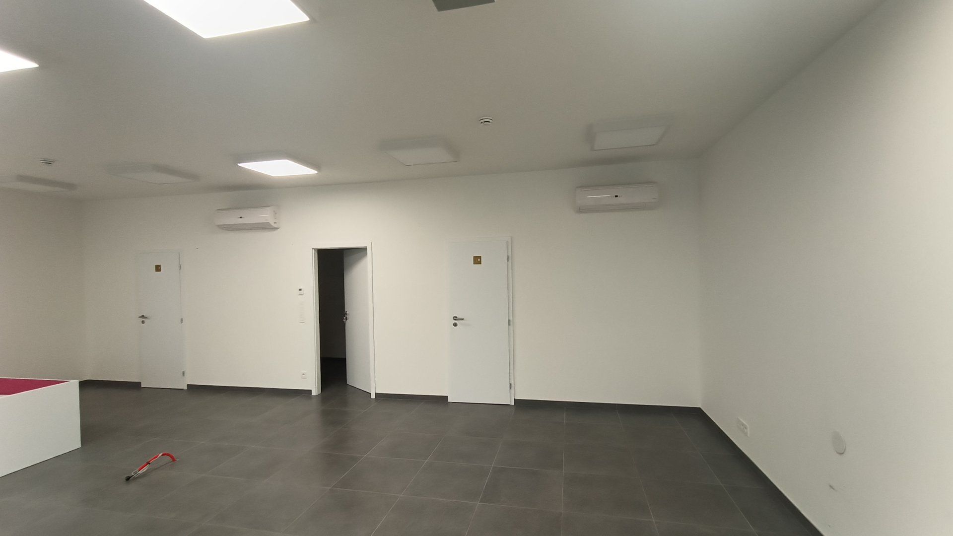 Na prenájom obchodné priestory v budove Orbis Nitra