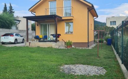 8 ročná novostavba nízko-energetického rodinného domu v Budči (Drevodom)