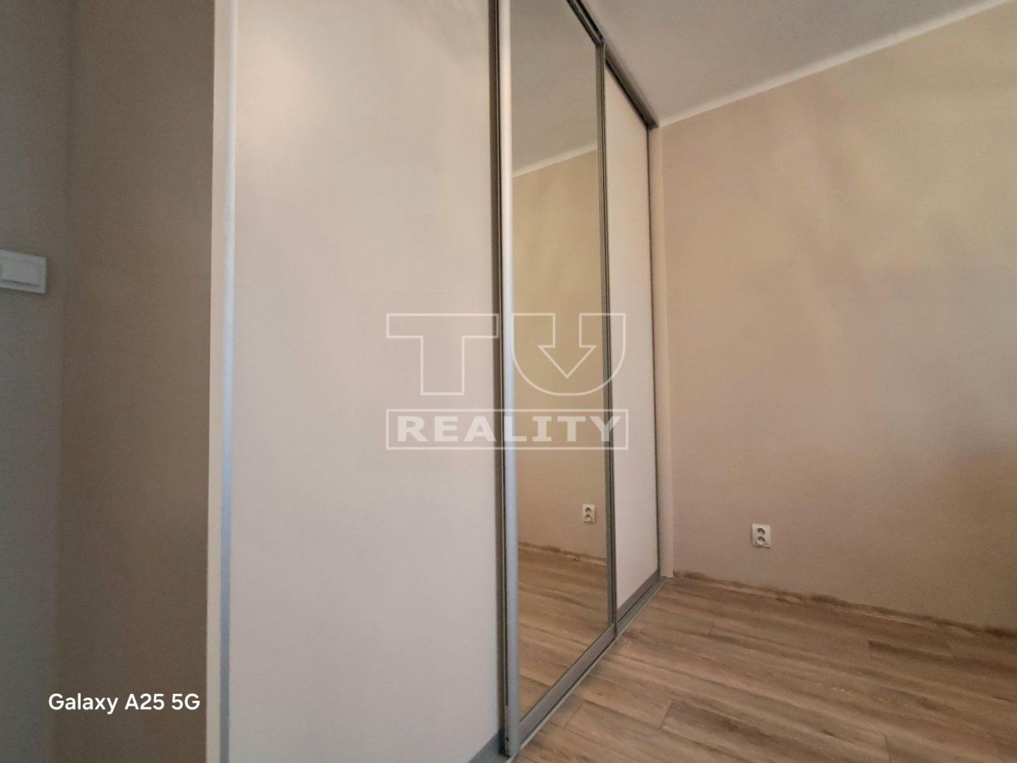 4-IZBOVÝ BYT HLOHOVEC 82m2