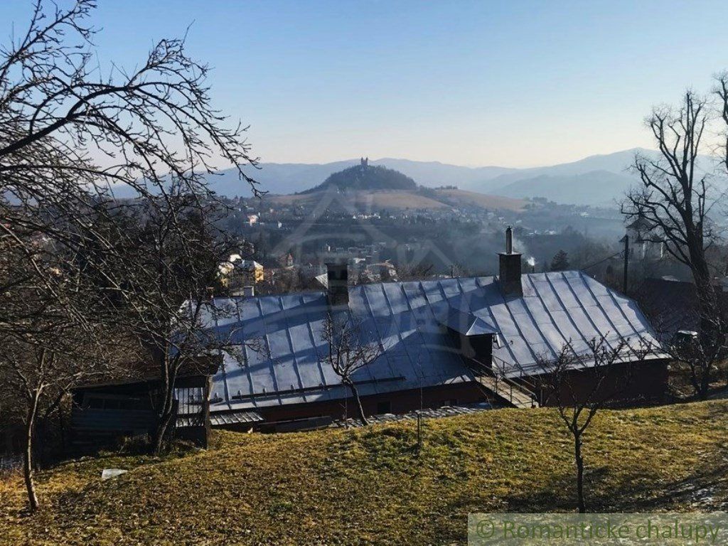 Exkluzívna nehnuteľnosť s panoramatickým výhľadom na Banskú Štiavnicu.