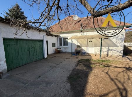 Exkluzívne iba v APEX reality 2,5 izbový rodinný dom v Rišňovciach, pozemok 596 m2, garáž, pivnica