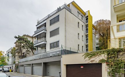 Ponúkame na prenájom nadštandardný 3-izbový byt s terasou a parkovacím státím, lokalita Staré mesto, ul. Fraňa Kráľa.