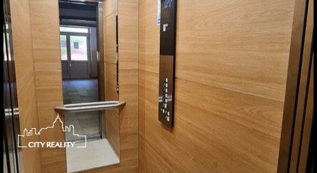 Veľkometrážny 2- izb. byt s loggiou- 65 m2, ul. Morovnianská cesta, Handlová