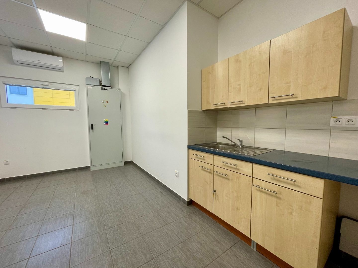 CREDA | prenájom 1 960 m2 skladová hala, Nitra - priemyselný park