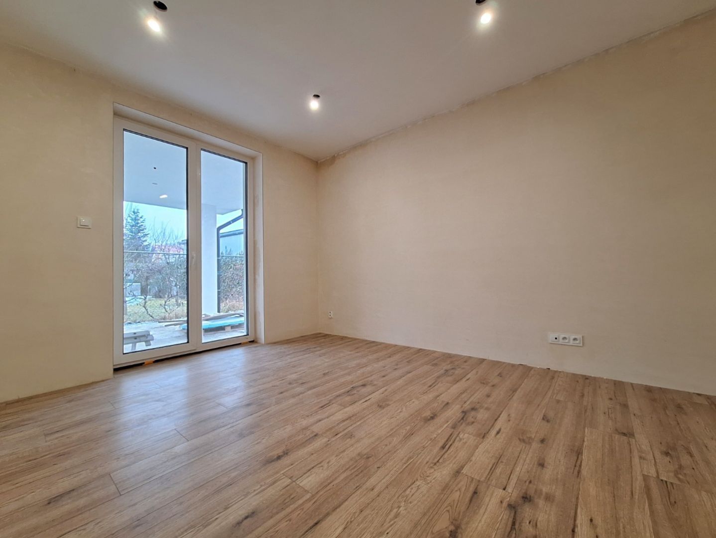 dokončený 4-IZB.BUNGALOV ĎURKOV 600m2, VŠETKY SIETE