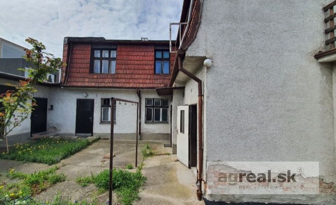 Starší rodinný dom na rekonštrukciu v Bratislave I.
