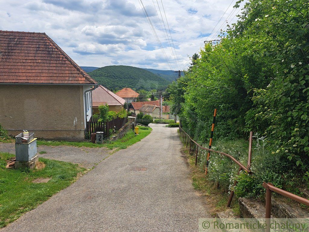 Dom s krásnym 1,5hektárovým pozemkom s výhľadmi na okolie