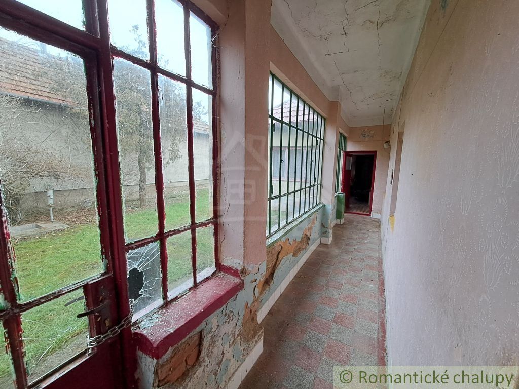 Na predaj rodinný dom v obci Lúčnica nad Žitavou s 20-árovým pozemkom.