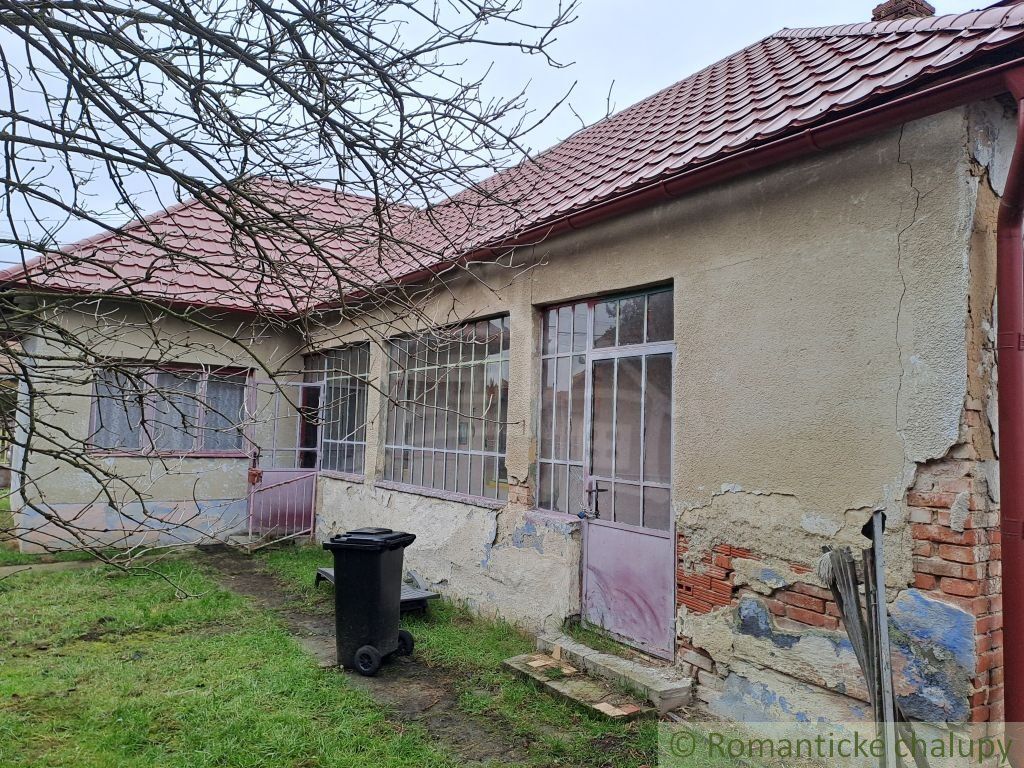 Na predaj rodinný dom v obci Lúčnica nad Žitavou s 20-árovým pozemkom.