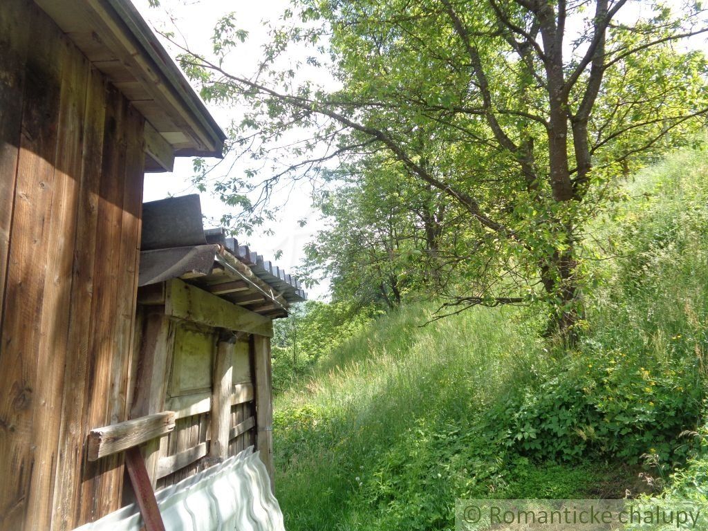 Rodinný dom s veľkou záhradou v malebnej dedinke Dobroč