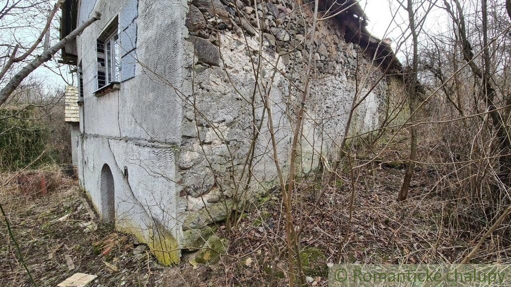 VÝRAZNE znížená cena!Hospodárska usadlosť na samote so 16 hektármi pozemku na Krupinskej planine