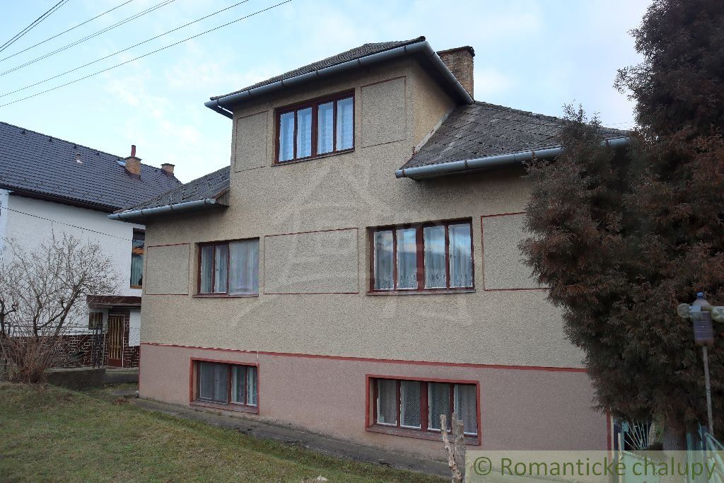 Exkluzívne - Väčší rodinný dom s hospodárskou budovou v Korytárkach