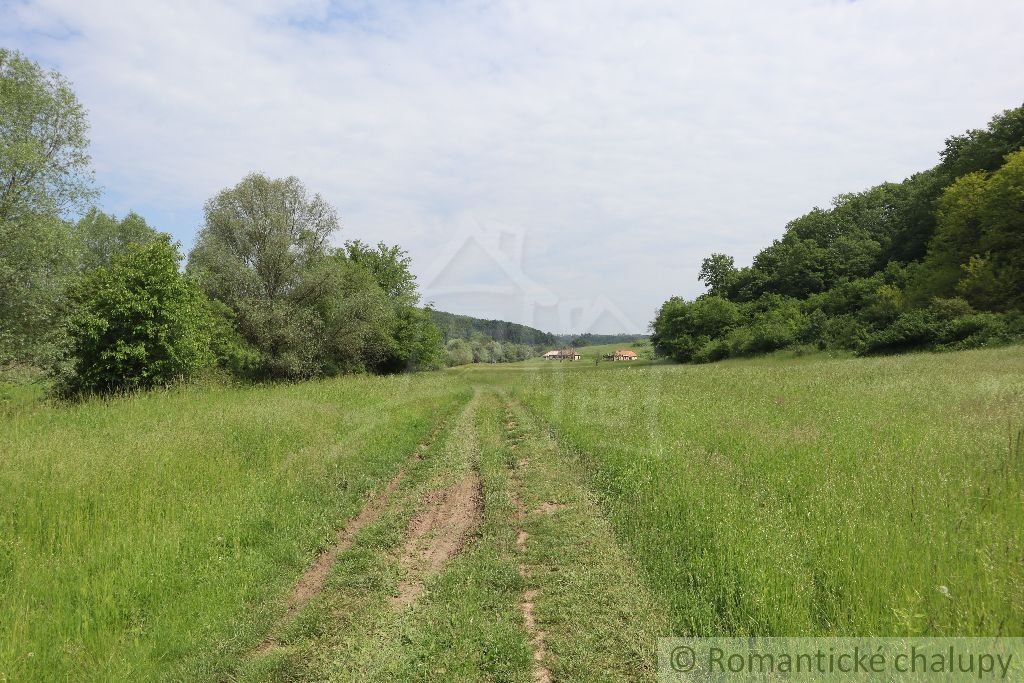 CENA DOHODOU - Rozľahlý pozemok na splnenie farmárskych snov – ideálny pre vašu budúcu farmu alebo ranč