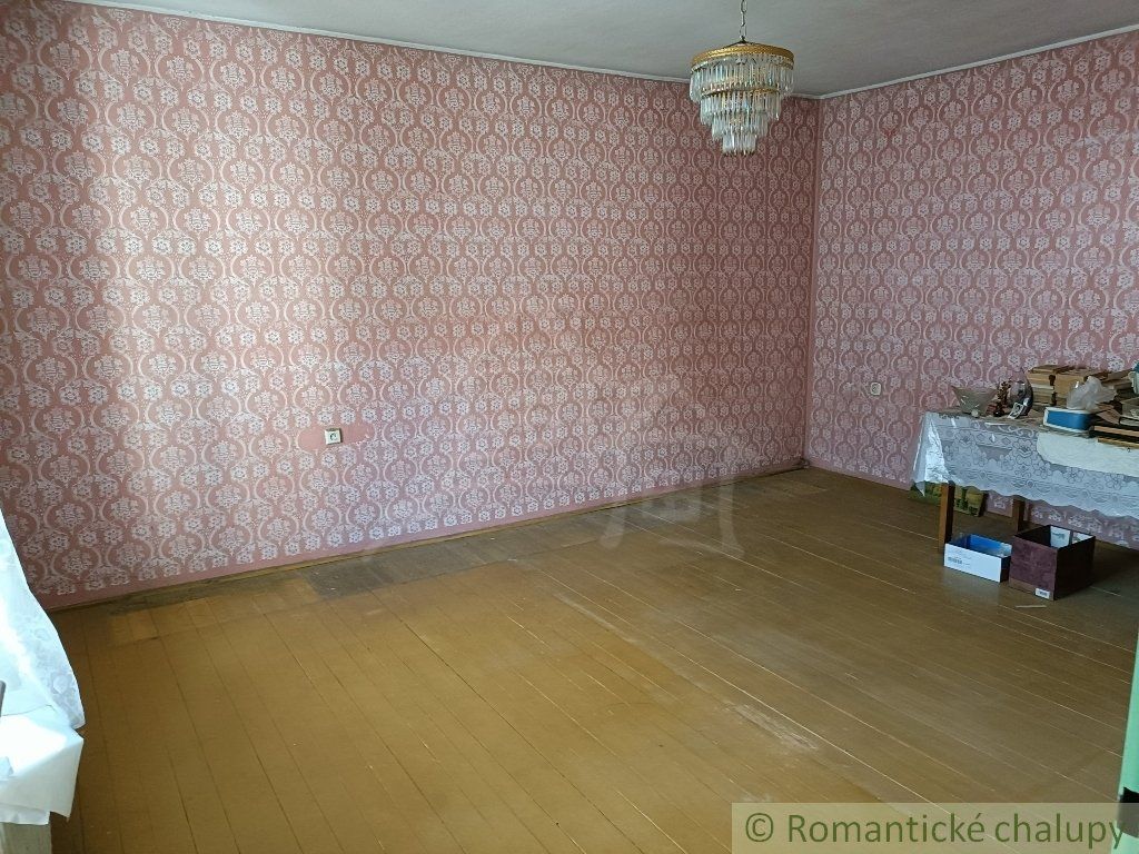 Starší rodinný dom v centre tichej obce kúsok od Žiliny