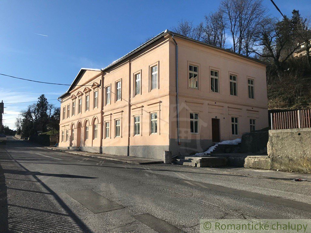 ZNÍŽENÁ CENA! Štýlový apartmán v Dievčenskej Škole, Štiavnické Bane