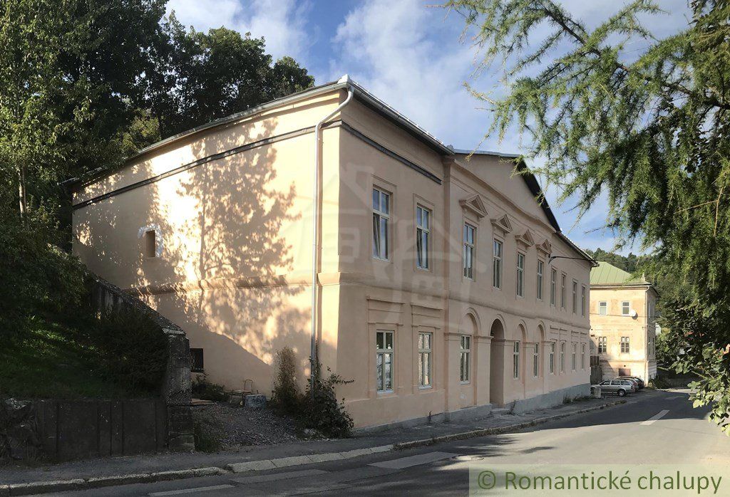 ZNÍŽENÁ CENA! Štýlový apartmán v Dievčenskej Škole, Štiavnické Bane