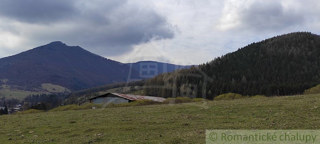 Starší rodinný dom vo Vrícku na rovinatom pozemku