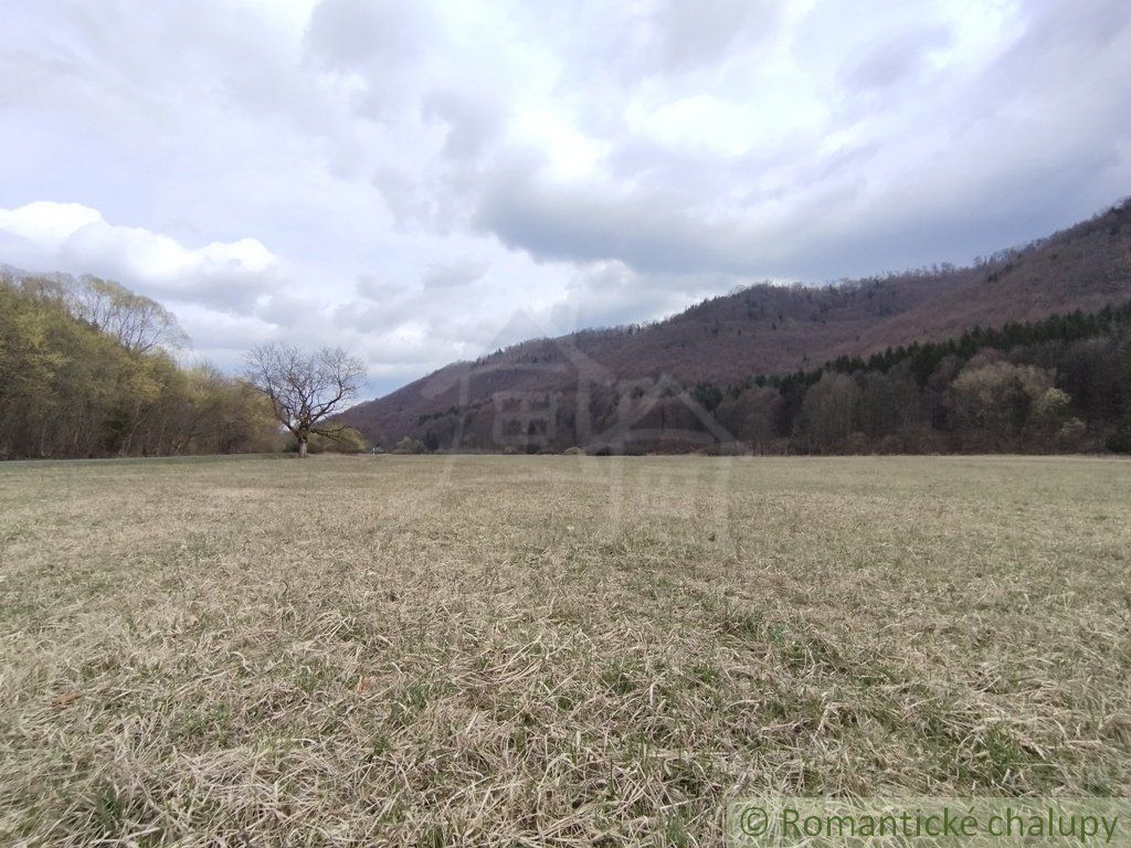 Starší rodinný dom vo Vrícku na rovinatom pozemku