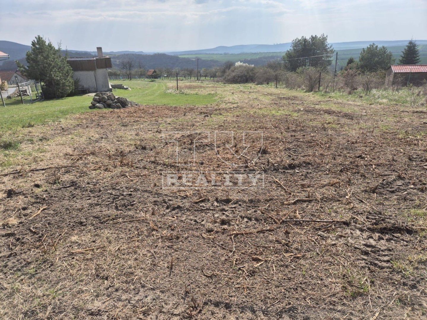 Na predaj rekreačný pozemok 700 m2 vo vinohradníckej oblasti v Hronskom Beňadiku