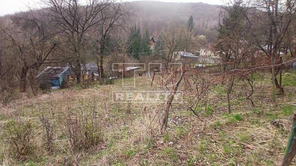 Slnečný pozemok pre Vašu chatku v lone prírody