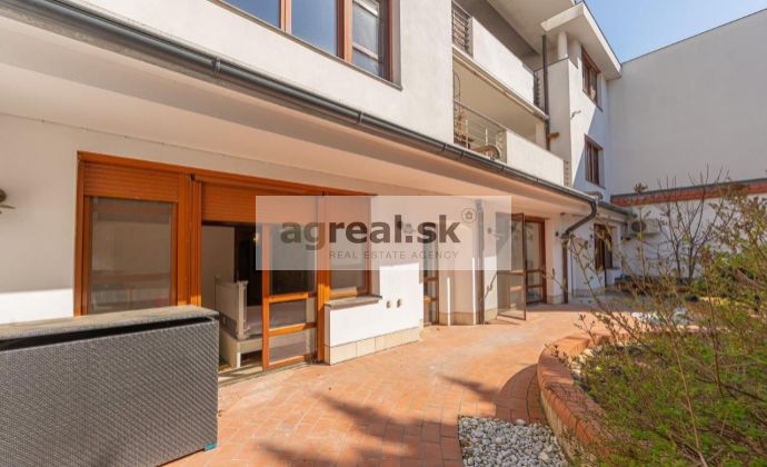 Nadštandardný 4-izbový byt Ventúrska ul. so zelenou záhradnou terasou, 173 m2 (+ 85 m2 terasa)