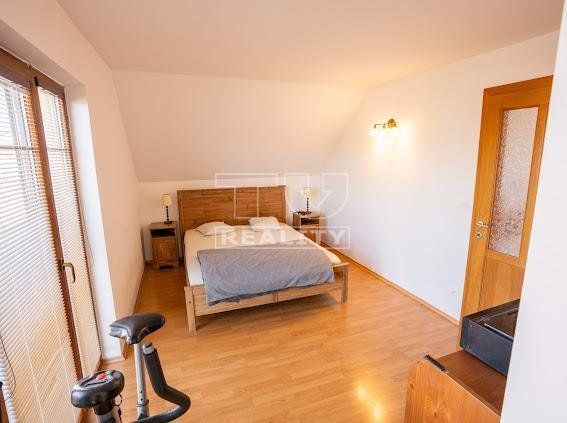 TUreality ponúka na predaj 5 izbový rodinný dom v centre mesta SENEC - 155m²